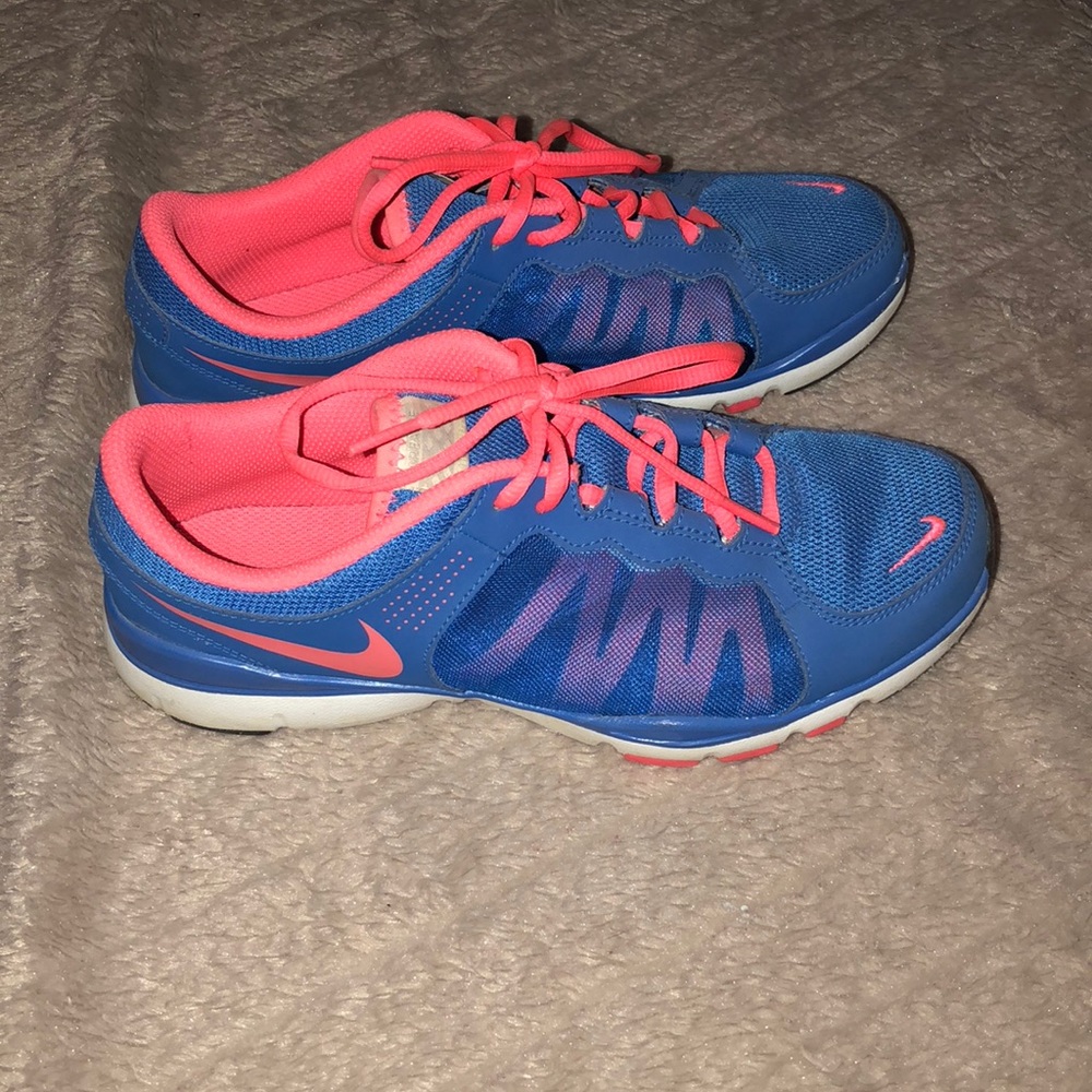 Bright tennis shoes women’s 9